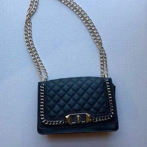 Guess quilted chain crossbody purse